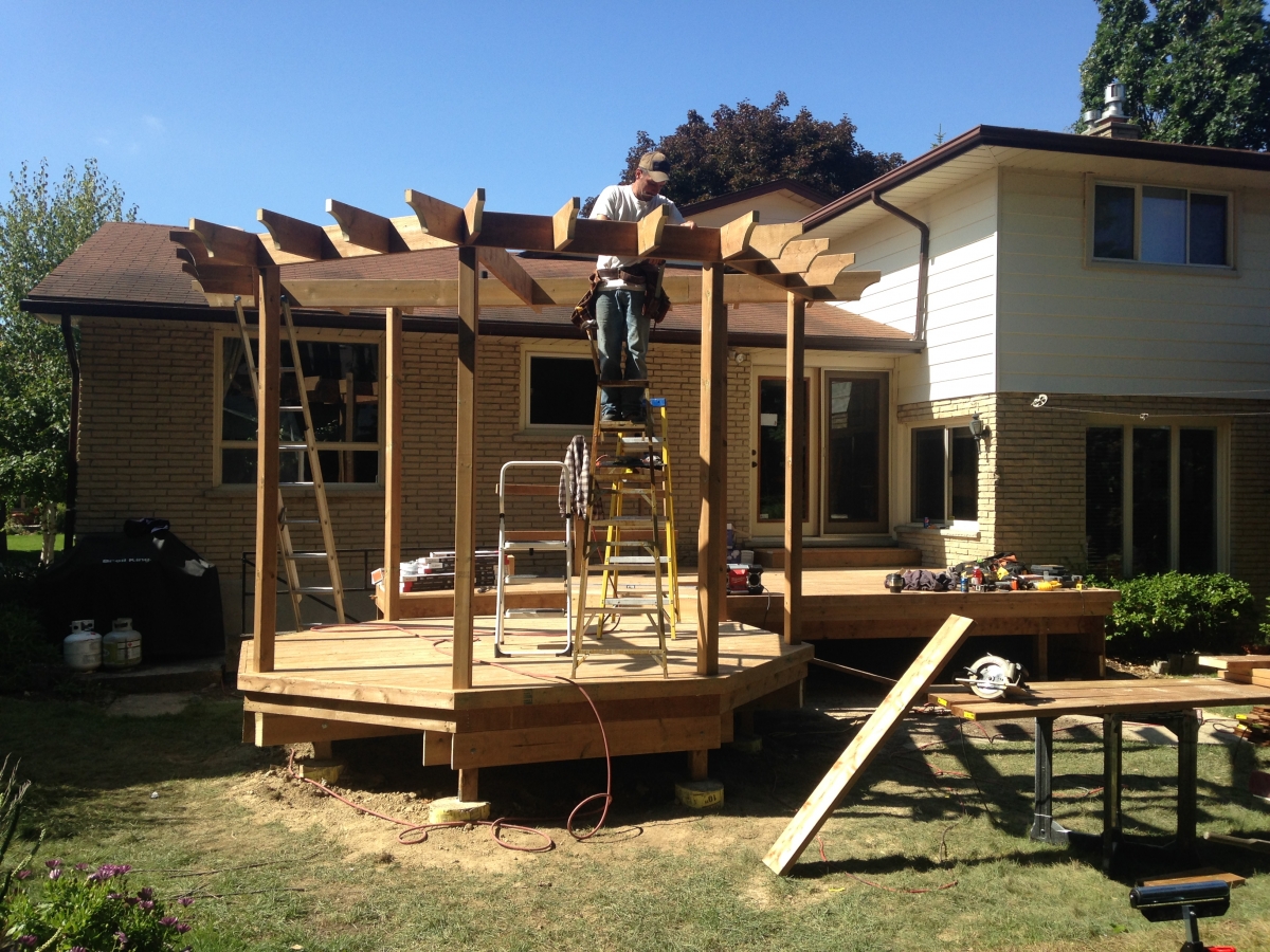 Deck and fence builders in Kitchener Waterloo Elite Carpentry Plus